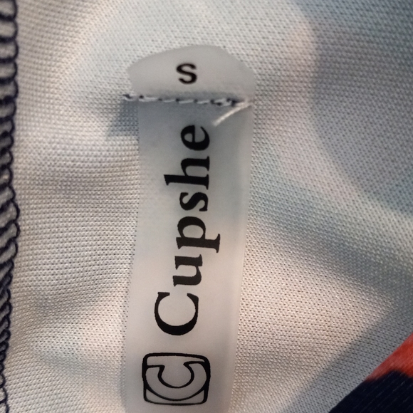 Cupshe Pullover With Hoodie and Kangaroo pouch, Floral, Size Small - Picture 7 of 7